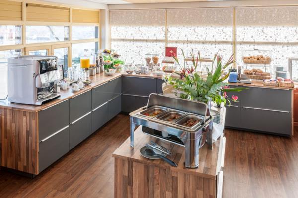 Ontbijten bij Hotel de Boegschroef