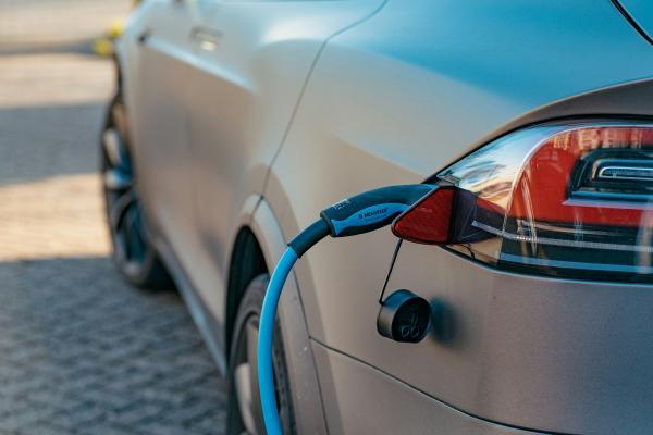 Charge your car - Hotel de Boegschroef